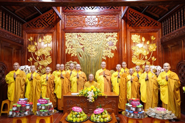 Paying homage to the Most Master and commemorating Hoang Phap Pagoda’s Founder by Monks, and Buddhists