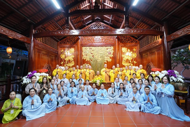 Paying homage to the Most Master and commemorating Hoang Phap Pagoda’s Founder by Monks, and Buddhists
