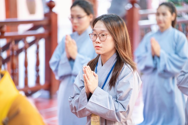 Paying homage to the Most Master and commemorating Hoang Phap Pagoda’s Founder by Monks, and Buddhists