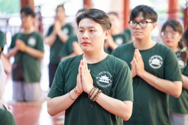 Paying homage to the Most Master and commemorating Hoang Phap Pagoda’s Founder by Monks, and Buddhists