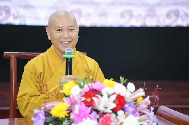Paying homage to the Most Master and commemorating Hoang Phap Pagoda’s Founder by Monks, and Buddhists
