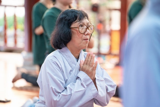 Paying homage to the Most Master and commemorating Hoang Phap Pagoda’s Founder by Monks, and Buddhists