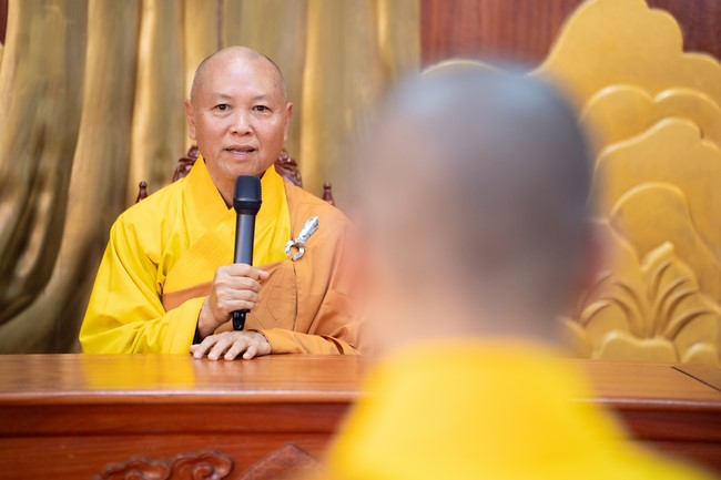Paying homage to the Most Master and commemorating Hoang Phap Pagoda’s Founder by Monks, and Buddhists