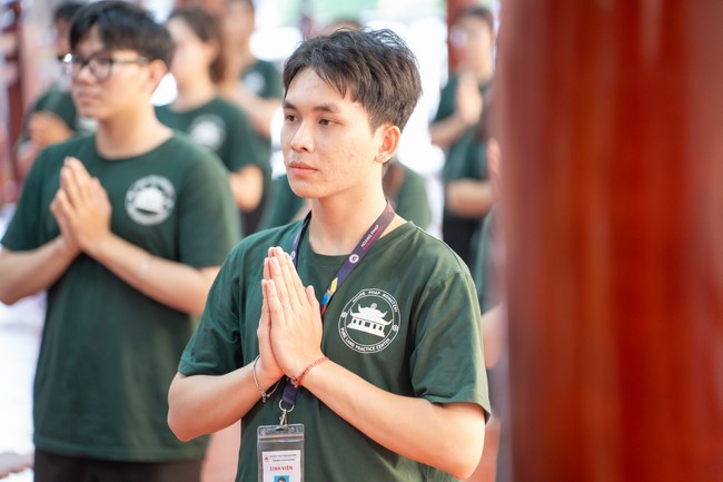 Paying homage to the Most Master and commemorating Hoang Phap Pagoda’s Founder by Monks, and Buddhists