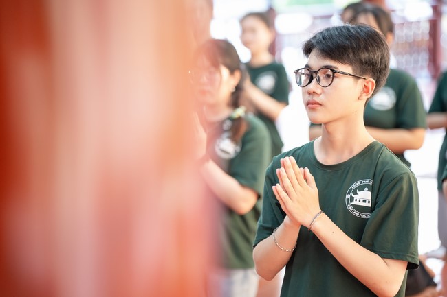 Paying homage to the Most Master and commemorating Hoang Phap Pagoda’s Founder by Monks, and Buddhists