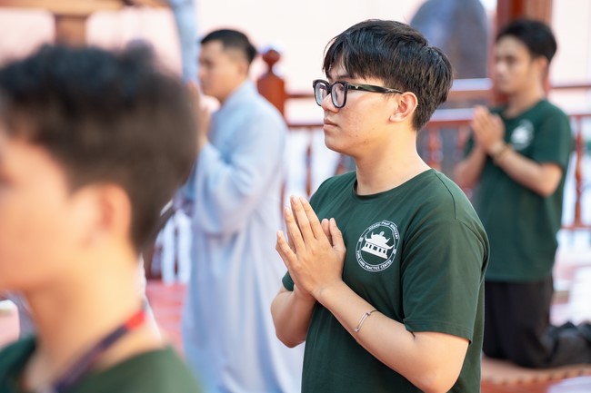 Paying homage to the Most Master and commemorating Hoang Phap Pagoda’s Founder by Monks, and Buddhists