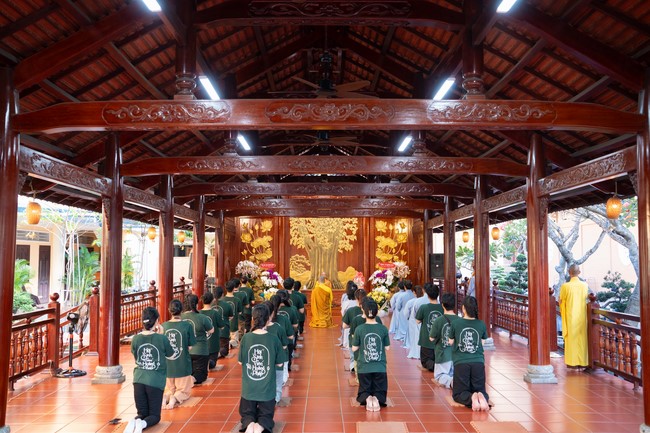 Paying homage to the Most Master and commemorating Hoang Phap Pagoda’s Founder by Monks, and Buddhists