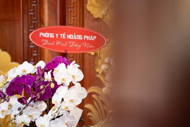 Paying homage to the Most Master and commemorating Hoang Phap Pagoda’s Founder by Monks, and Buddhists