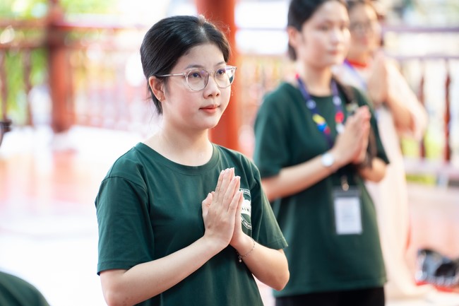 Paying homage to the Most Master and commemorating Hoang Phap Pagoda’s Founder by Monks, and Buddhists
