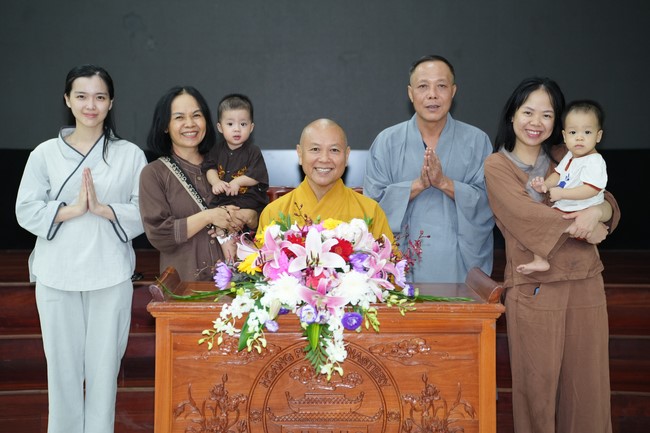 Paying homage to the Most Master and commemorating Hoang Phap Pagoda’s Founder by Monks, and Buddhists