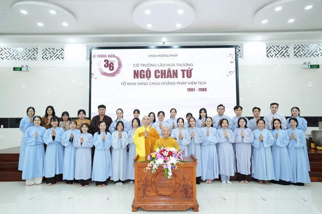 Paying homage to the Most Master and commemorating Hoang Phap Pagoda’s Founder by Monks, and Buddhists