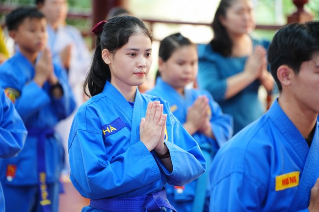 Paying homage to the Most Master and commemorating Hoang Phap Pagoda’s Founder by Monks, and Buddhists