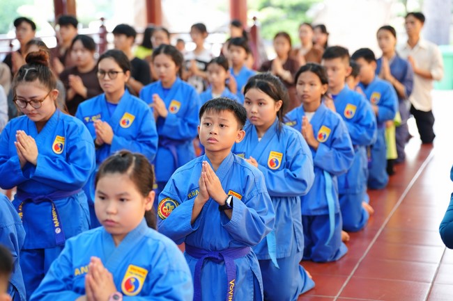 Paying homage to the Most Master and commemorating Hoang Phap Pagoda’s Founder by Monks, and Buddhists
