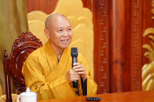 Paying homage to the Most Master and commemorating Hoang Phap Pagoda’s Founder by Monks, and Buddhists