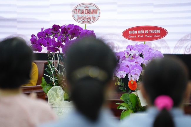 Paying homage to the Most Master and commemorating Hoang Phap Pagoda’s Founder by Monks, and Buddhists