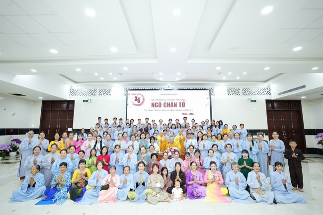 Paying homage to the Most Master and commemorating Hoang Phap Pagoda’s Founder by Monks, and Buddhists