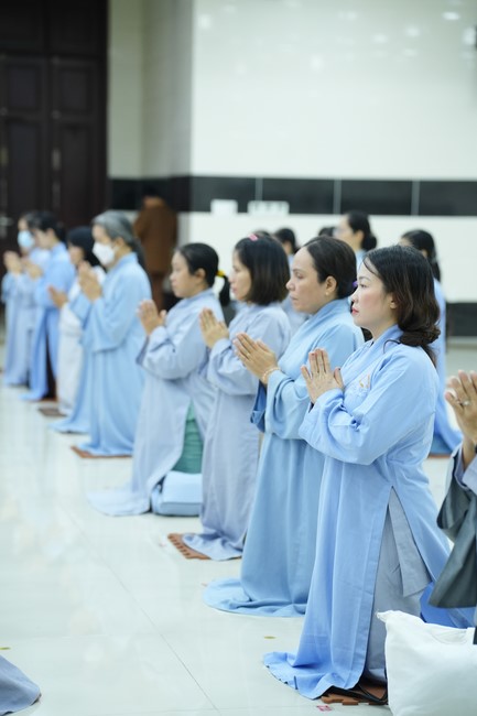 Paying homage to the Most Master and commemorating Hoang Phap Pagoda’s Founder by Monks, and Buddhists