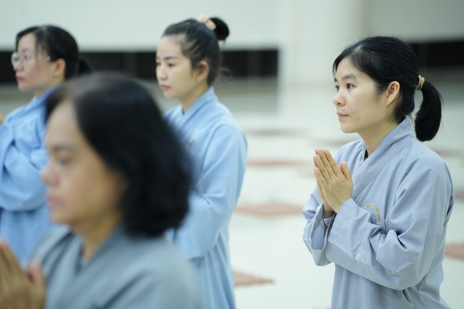 Paying homage to the Most Master and commemorating Hoang Phap Pagoda’s Founder by Monks, and Buddhists