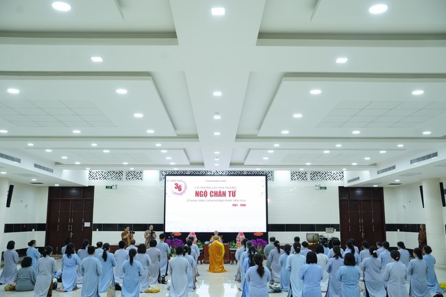 Paying homage to the Most Master and commemorating Hoang Phap Pagoda’s Founder by Monks, and Buddhists
