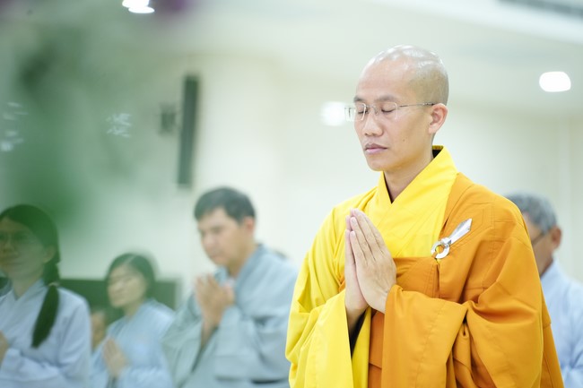 Paying homage to the Most Master and commemorating Hoang Phap Pagoda’s Founder by Monks, and Buddhists