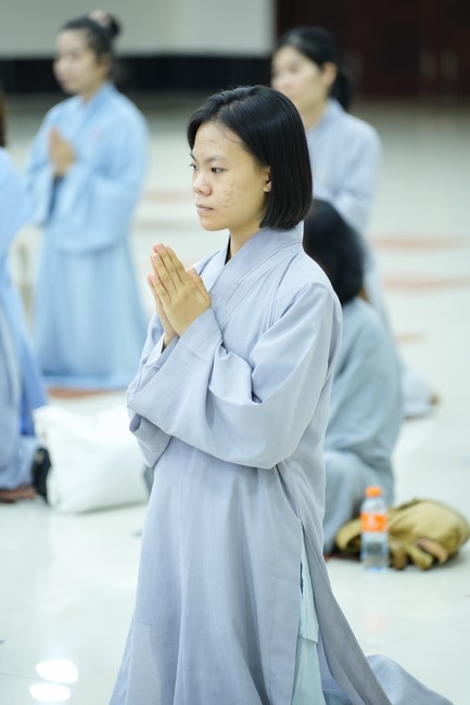 Paying homage to the Most Master and commemorating Hoang Phap Pagoda’s Founder by Monks, and Buddhists