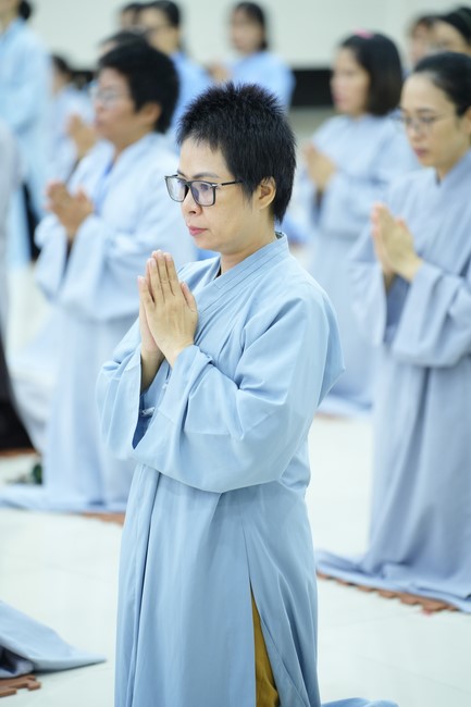 Paying homage to the Most Master and commemorating Hoang Phap Pagoda’s Founder by Monks, and Buddhists