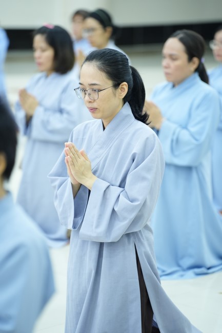 Paying homage to the Most Master and commemorating Hoang Phap Pagoda’s Founder by Monks, and Buddhists