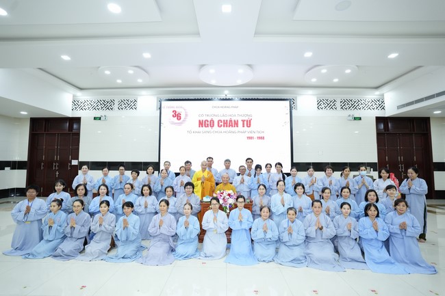 Paying homage to the Most Master and commemorating Hoang Phap Pagoda’s Founder by Monks, and Buddhists