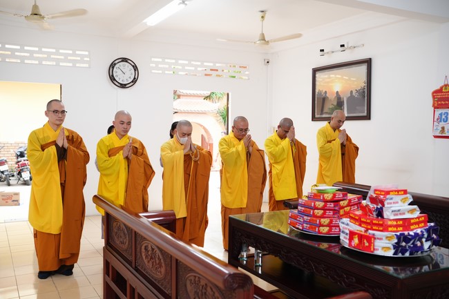 Paying homage to the Most Master and commemorating Hoang Phap Pagoda’s Founder by Monks, and Buddhists