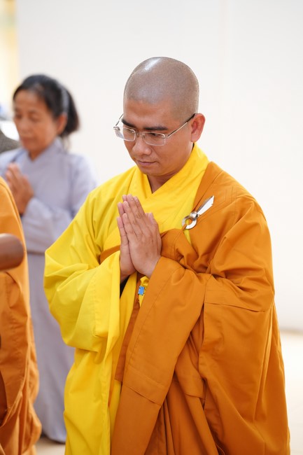 Paying homage to the Most Master and commemorating Hoang Phap Pagoda’s Founder by Monks, and Buddhists
