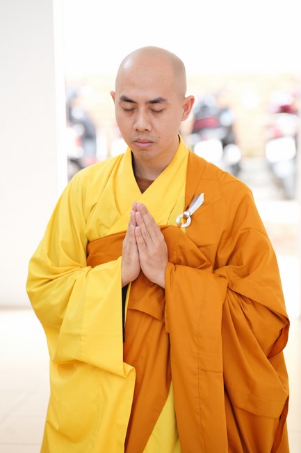Paying homage to the Most Master and commemorating Hoang Phap Pagoda’s Founder by Monks, and Buddhists