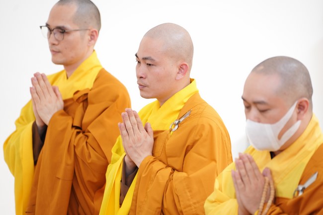 Paying homage to the Most Master and commemorating Hoang Phap Pagoda’s Founder by Monks, and Buddhists