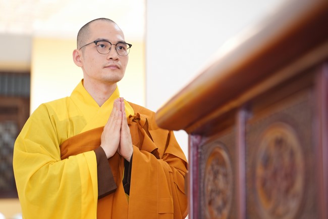 Paying homage to the Most Master and commemorating Hoang Phap Pagoda’s Founder by Monks, and Buddhists