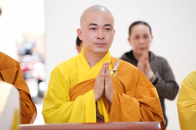 Paying homage to the Most Master and commemorating Hoang Phap Pagoda’s Founder by Monks, and Buddhists