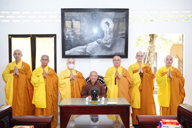 Paying homage to the Most Master and commemorating Hoang Phap Pagoda’s Founder by Monks, and Buddhists