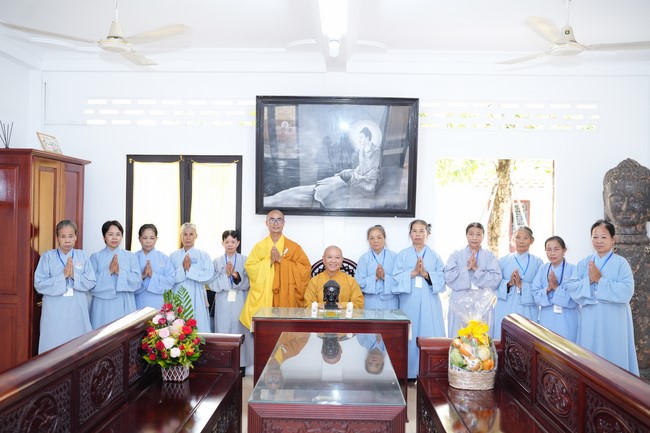 Paying homage to the Most Master and commemorating Hoang Phap Pagoda’s Founder by Monks, and Buddhists