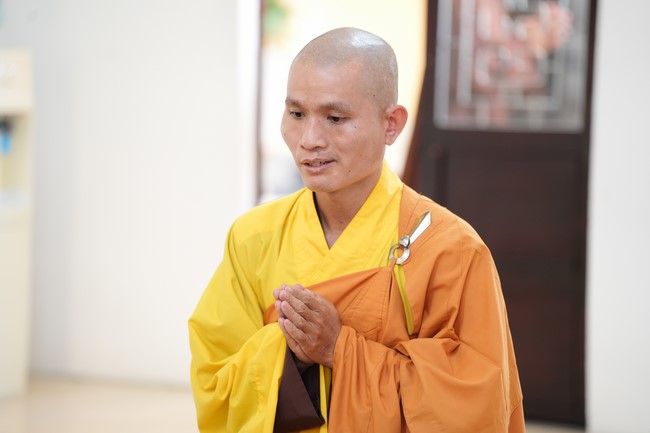 Paying homage to the Most Master and commemorating Hoang Phap Pagoda’s Founder by Monks, and Buddhists