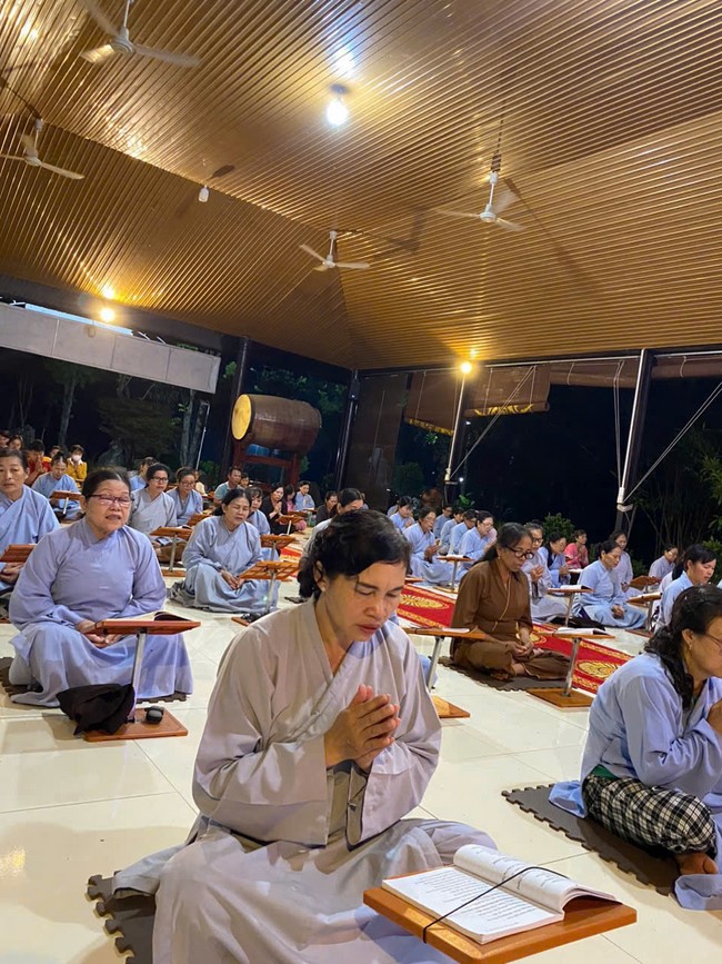Repentance ceremony on Oct. 14th, Year of the Dragon at Suoi Phap Pagoda, Tay Ninh