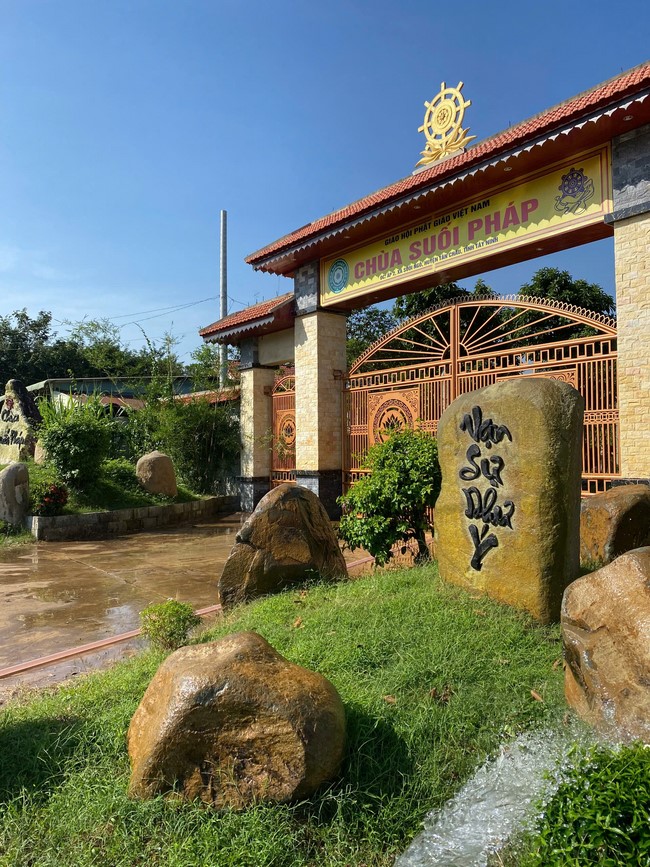 Repentance ceremony on Oct. 14th, Year of the Dragon at Suoi Phap Pagoda, Tay Ninh