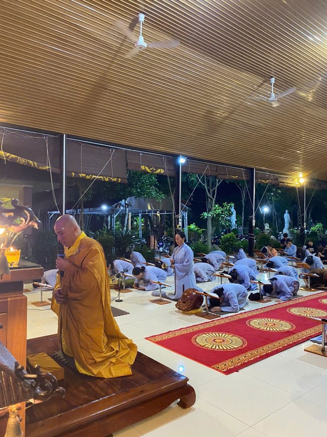 Repentance ceremony on Oct. 14th, Year of the Dragon at Suoi Phap Pagoda, Tay Ninh