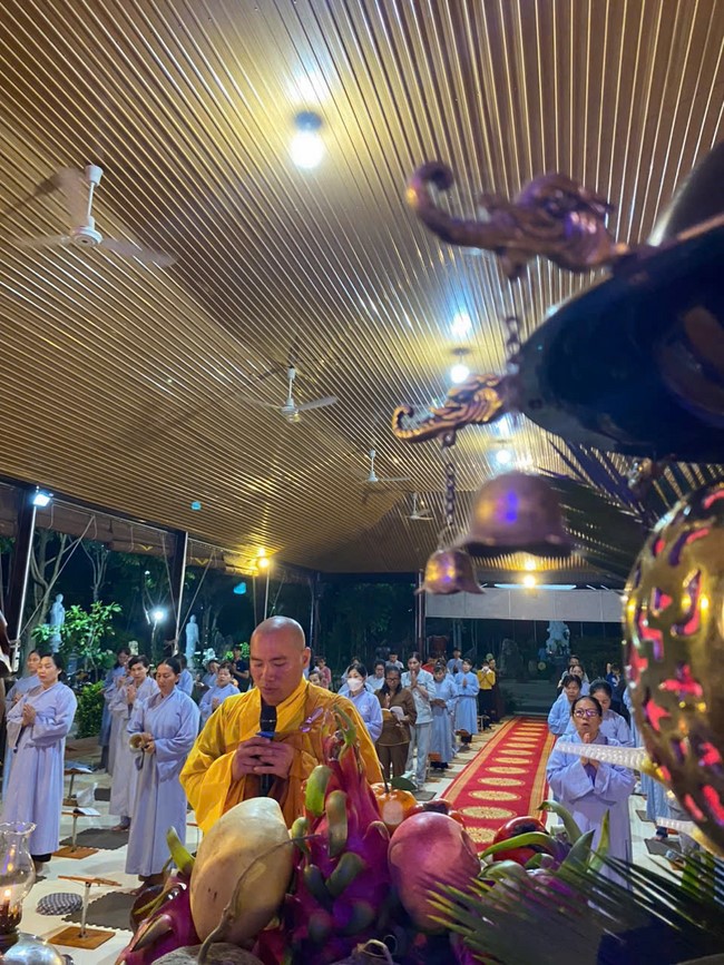 Repentance ceremony on Oct. 14th, Year of the Dragon at Suoi Phap Pagoda, Tay Ninh