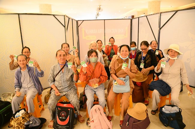 Entering into the 104th Seven-Day Retreat