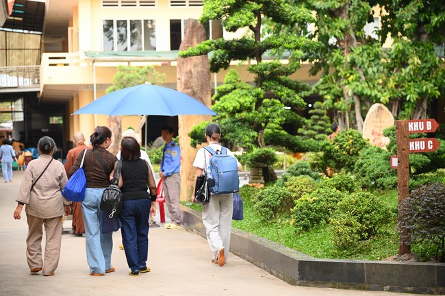 Entering into the 104th Seven-Day Retreat