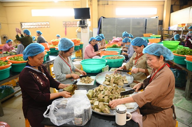 Opening the 104th Seven-Day Retreat