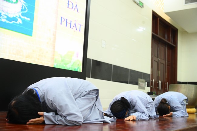 Opening the 104th Seven-Day Retreat