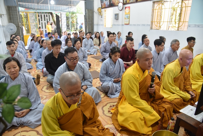 Đạo Tràng Minh Chất - Cần Thơ: Khóa tu một ngày