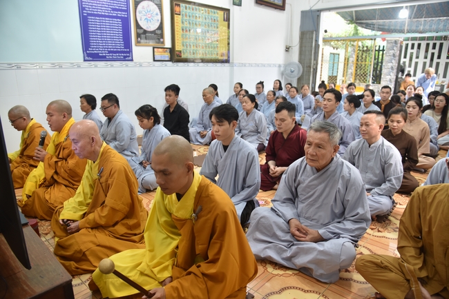 Đạo Tràng Minh Chất - Cần Thơ: Khóa tu một ngày