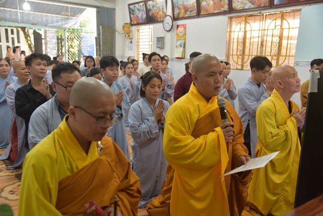 Đạo Tràng Minh Chất - Cần Thơ: Khóa tu một ngày