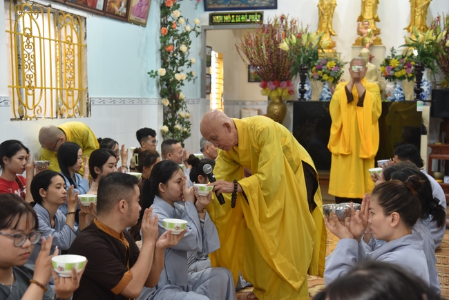 Đạo Tràng Minh Chất - Cần Thơ: Khóa tu một ngày