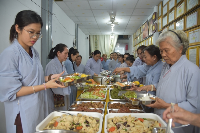 Đạo Tràng Minh Chất - Cần Thơ: Khóa tu một ngày